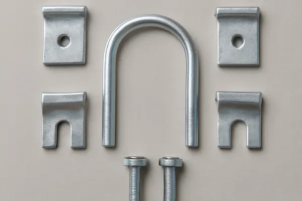 metallicheskie-krepleniya-skoba-i-bolt-dlya-3d-setki.webp